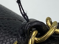 縫い糸のほつれ ミニマトラッセ 19㎝ キャビアスキン ブラック チェーンショルダーバッグ A01115