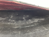 ポケット内のカビ汚れ マトラッセ 25㎝ ラムスキン ブラック ショルダーバッグ