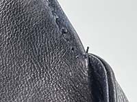 縫い糸ほつれ マトラッセ 25㎝ ラムスキン ブラック ショルダーバッグ