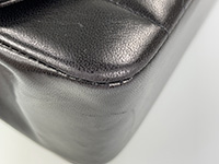 角のすり減り マトラッセ ダイアナフラップ 22㎝ ラムスキン ブラック ショルダーバッグ A01164