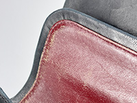 摩擦によるかぶせ部分のスレ マトラッセ 25㎝ ラムスキン ブラック ショルダーバッグ A01112