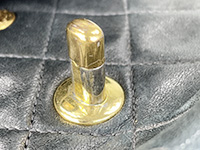 金具のメッキ剥がれ マトラッセ 25㎝ ラムスキン ブラック ショルダーバッグ A01112