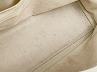 内装の汚れとシミ タイムレスクラシック エグゼクティブトート キャビアスキン ホワイト バッグ A15206