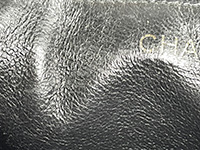 経年による革表面のダメージ マトラッセ キャビアスキン ブラック ショルダーバッグ