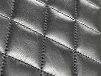 表面の擦りキズ マトラッセ 25㎝ ラムスキン ブラック ショルダーバッグ A03570