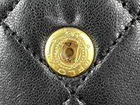 金具のヒビ割れ マトラッセ 23㎝ ラムスキン ブラック ショルダーバッグ A01113