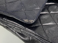 フラップ角の擦れ マトラッセ 25㎝ ラムスキン ブラック ショルダーバッグ A01112