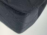 角の擦れ剥げ ミニマトラッセ 18㎝ サテン ブラック ゴールド ショルダーバッグ A01115