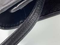 ストラップのシワ ハニカム柄 PVC レザー ブラック ショルダーバッグ